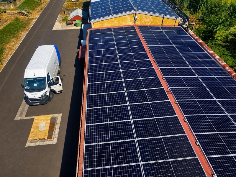Fotovoltaická elektrárna na střeše průmyslového areálu